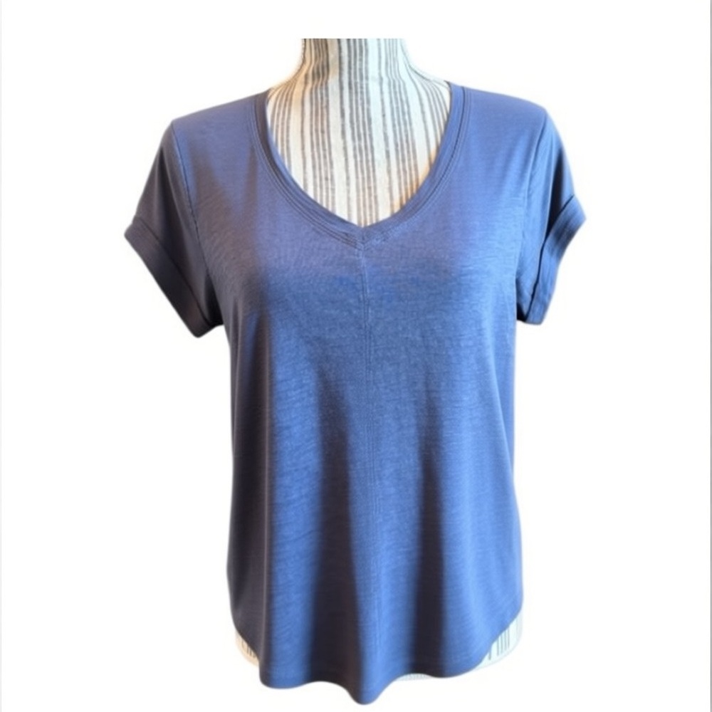 Eddie Bauer V-Neck Blue Short Sleeve Tee medium